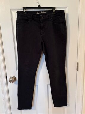 Universal Thread Black Tapered Ankle Jeans